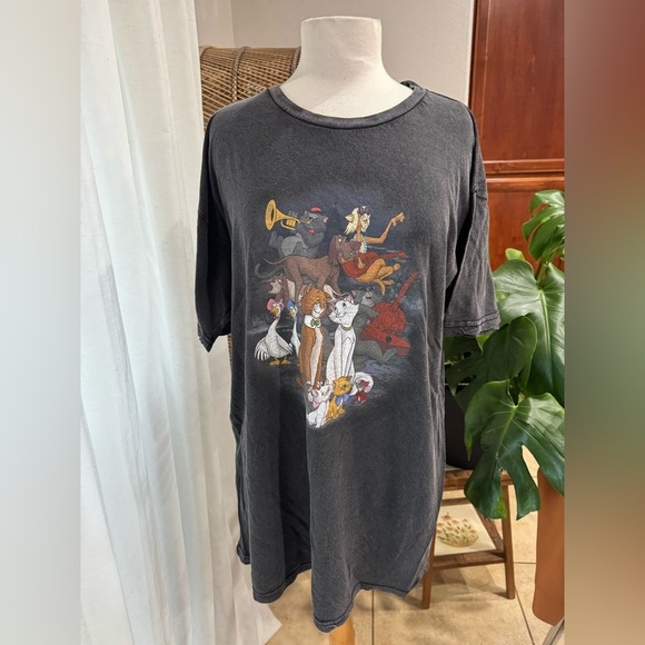 Graphic Black T-Shirt Disney Disneyland aristocratics - Picture 2 of 3